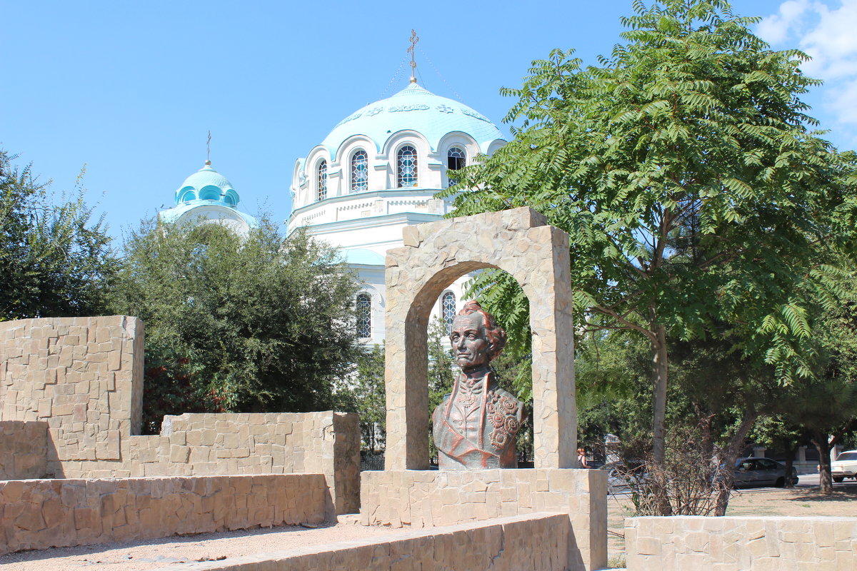 Памятник А.В.Суворову в Евпатории - Lora Svistun