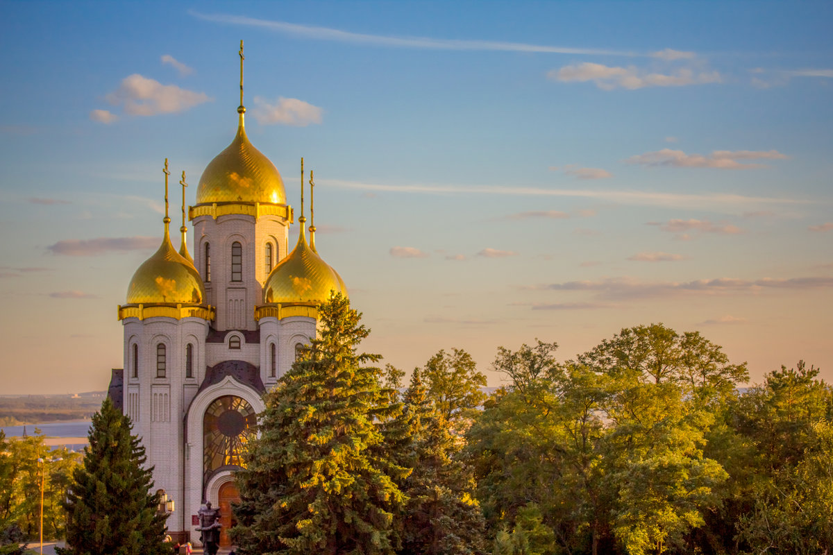 Храм Христа Спасителя купола голубое небо