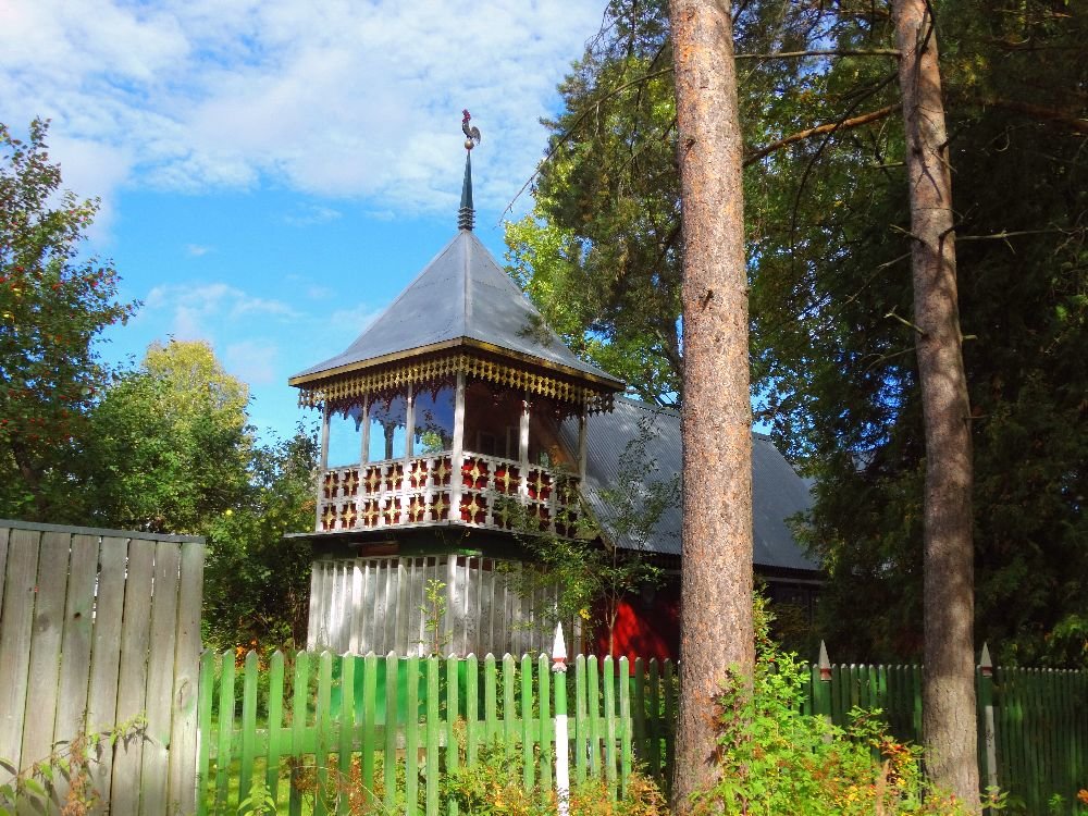 Домик с петушком в дачном посёлке - Светлана Лысенко