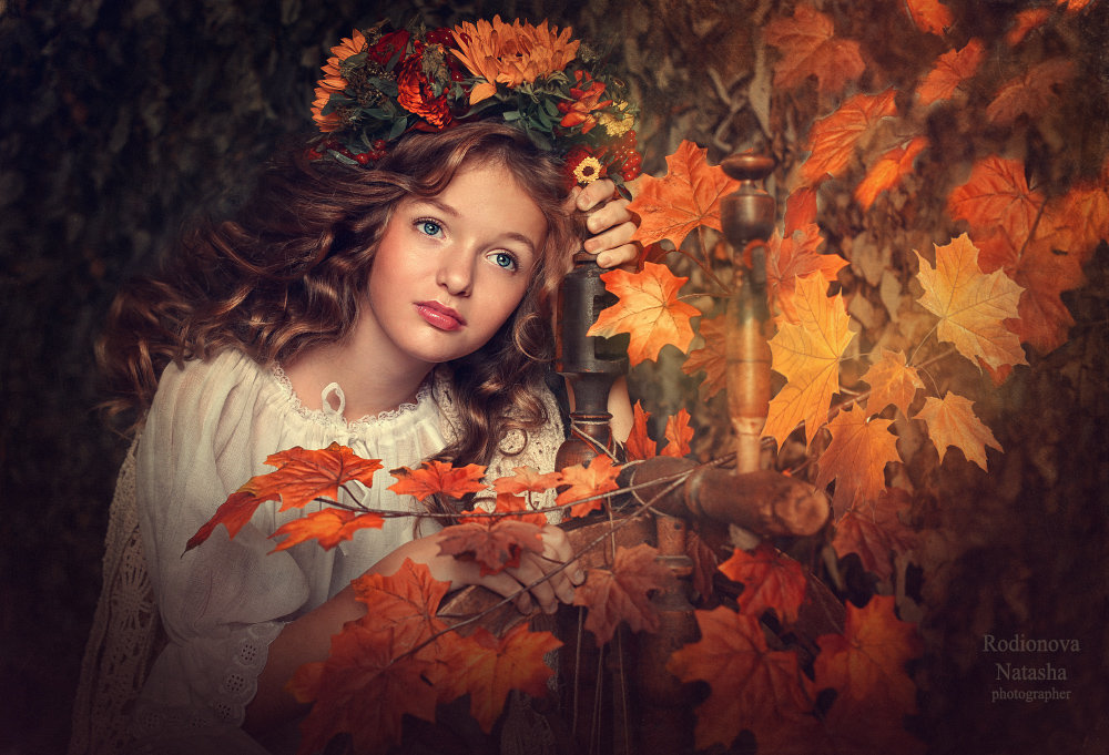 Осень прядет чудесный листьев узор.... - Наташа Родионова