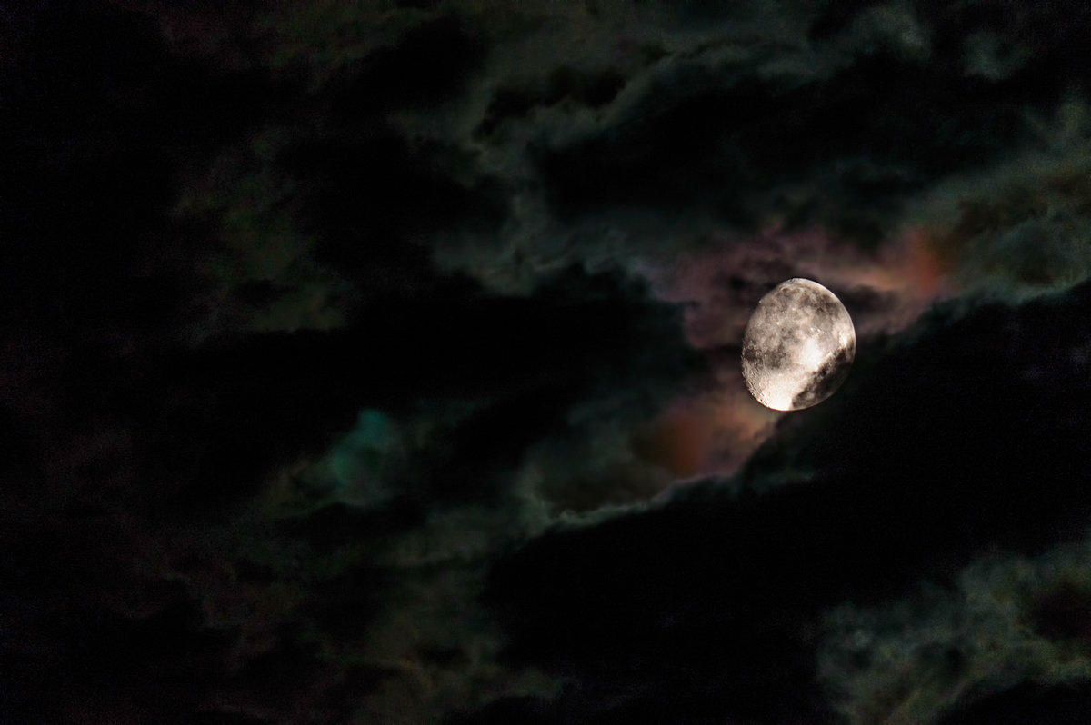 Осталось 1 до кровавой луны....   (Фото снято прямо с балкона в 22-13) - Анатолий Клепешнёв