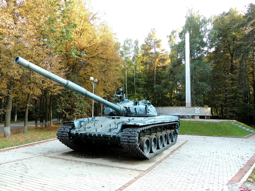 Памятник-танк Т-80 - Александр Качалин
