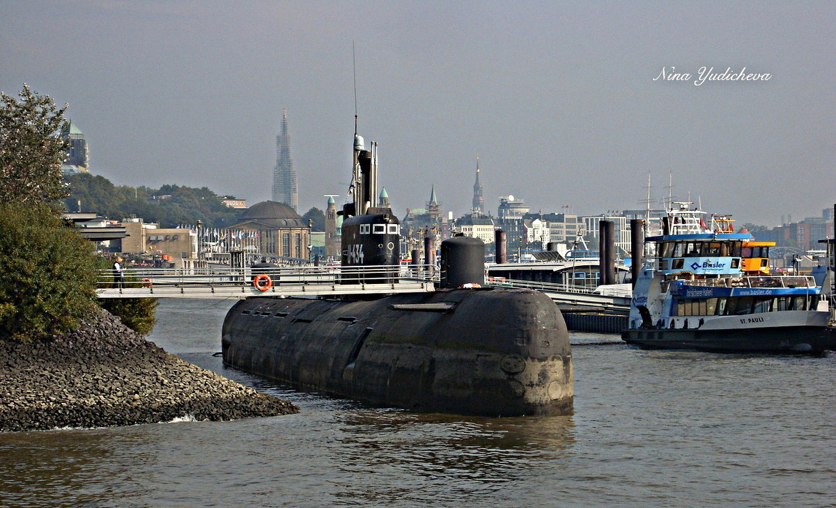 U-434 in Hamburg - Nina Yudicheva