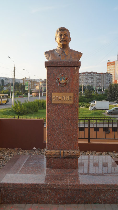 Памятник Иосифу Джугашвили - Валерий Долгов