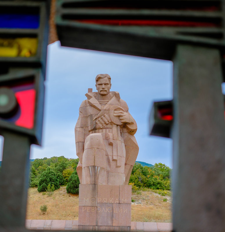 Памятник "Морякам революции" - Павел 