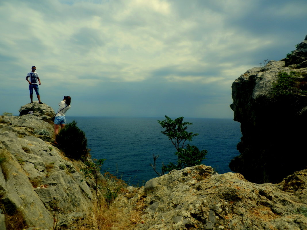 В  КРЫМУ - неля  тулузова 