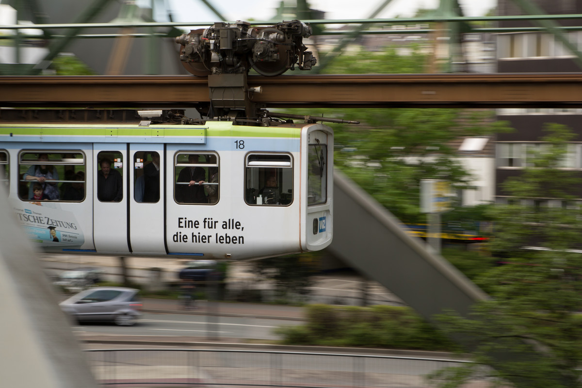 Schwebebahn - Alex Cas