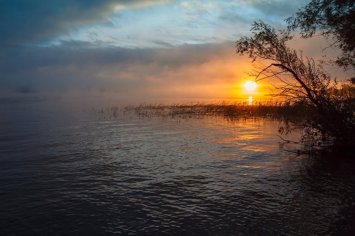 Рассвет на реке Волга