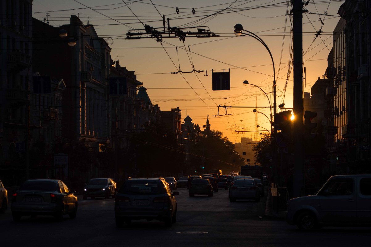 Осенний закат в городе - Людмила 