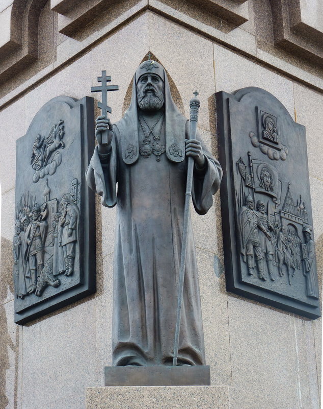 Фрагмент памятника " 1000-летие Ярославля" - православный священник святитель Тихон .... - Galina Leskova