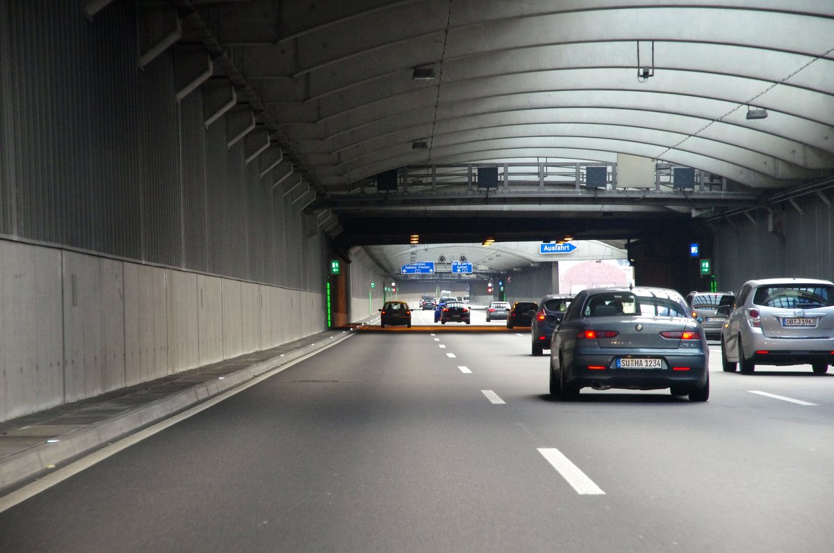 Туннель на немецком автобане - Валерий Новиков