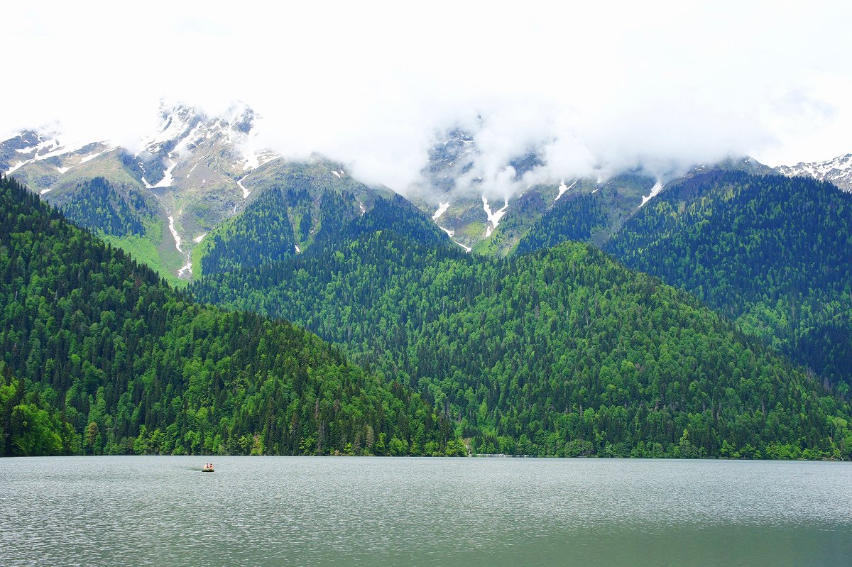 Рица - горное озеро ледниково-тектонического происхождения на Западном Кавказе, в Гудаутском районе - Елена Павлова (Смолова)