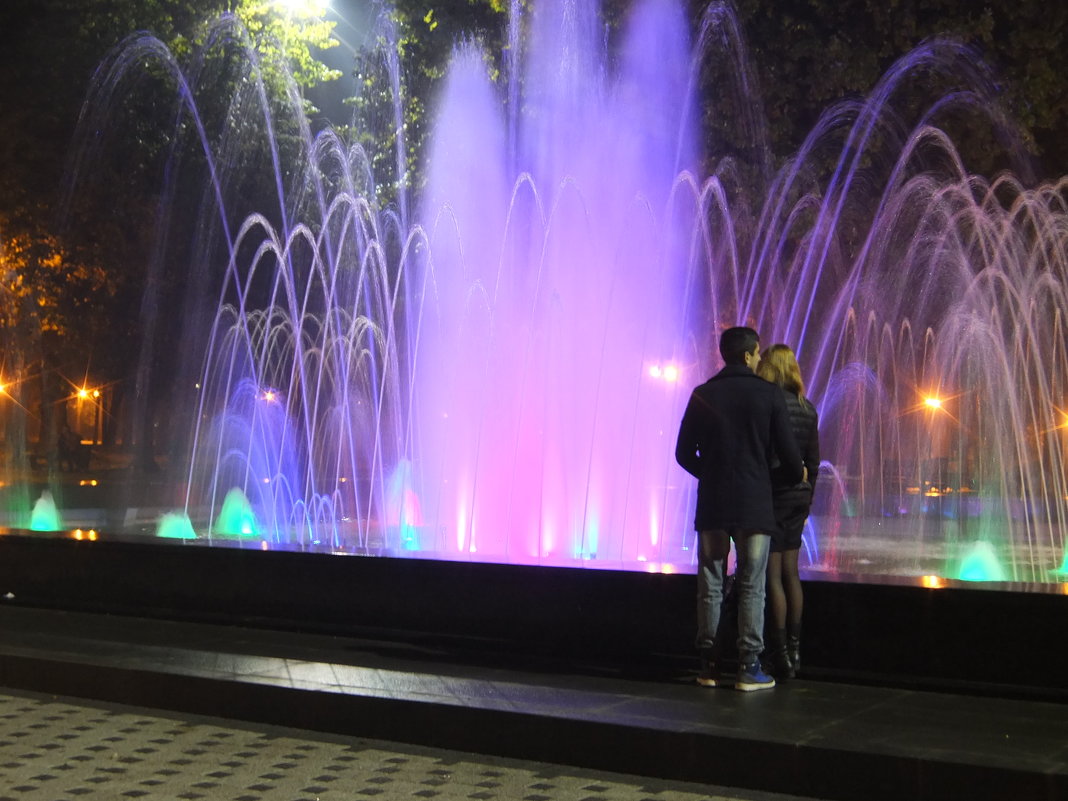 У цветного фонтана - Наталья Тимошенко