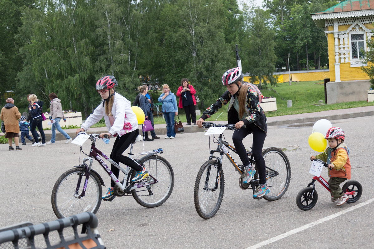 Три юных велосипедистки - Светлана 