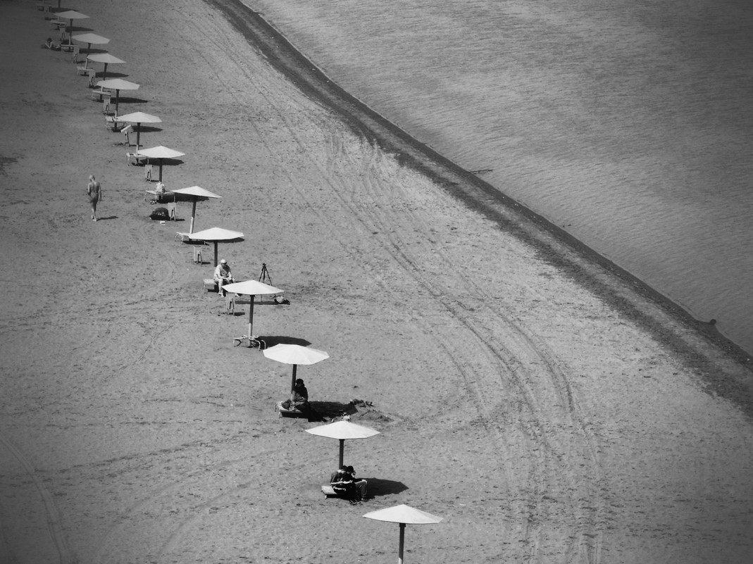 Пляж в мае - Сергей Яценко
