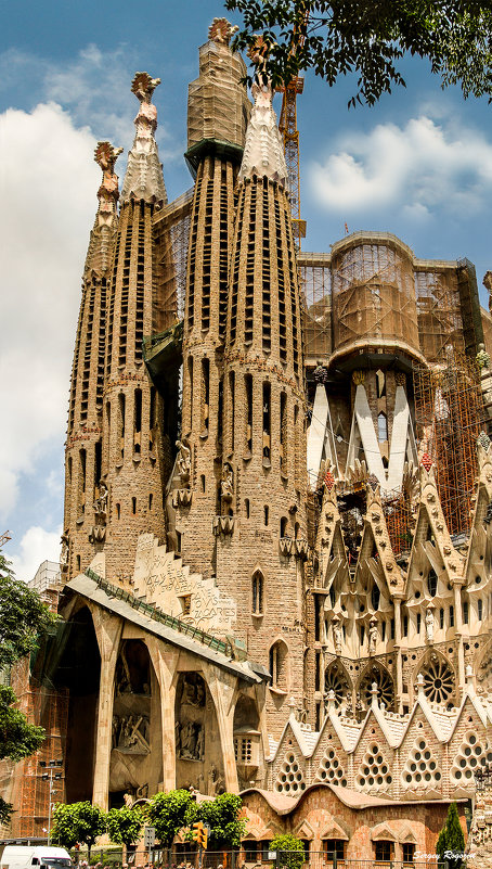 Sagrada Familia by Antonio Gaudi. Barselona - Сергей Рогозин