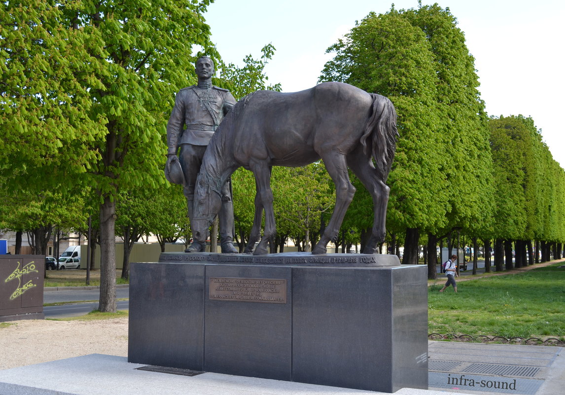 Париж, памятник русскому экспедиционному корпусу, сражавшемуся во Франции в 1916-1918 г. - Lüdmila Bosova (infra-sound)
