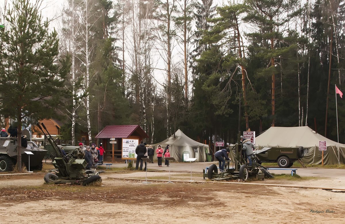 В музее военной техники - Виктор Филиппов