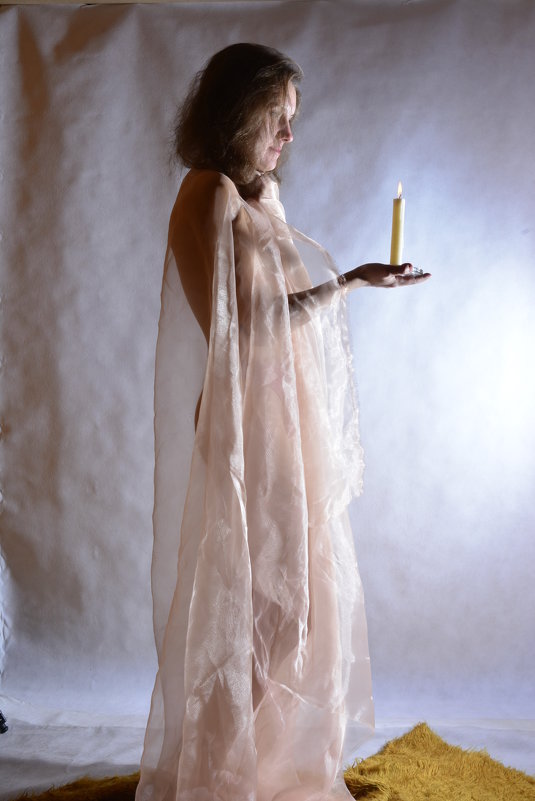 женщина со свечой - Виктор Замятин