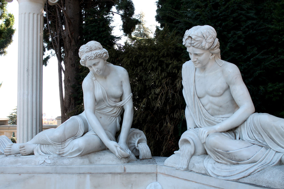сад Партенит,  античные скульптуры - elena manas