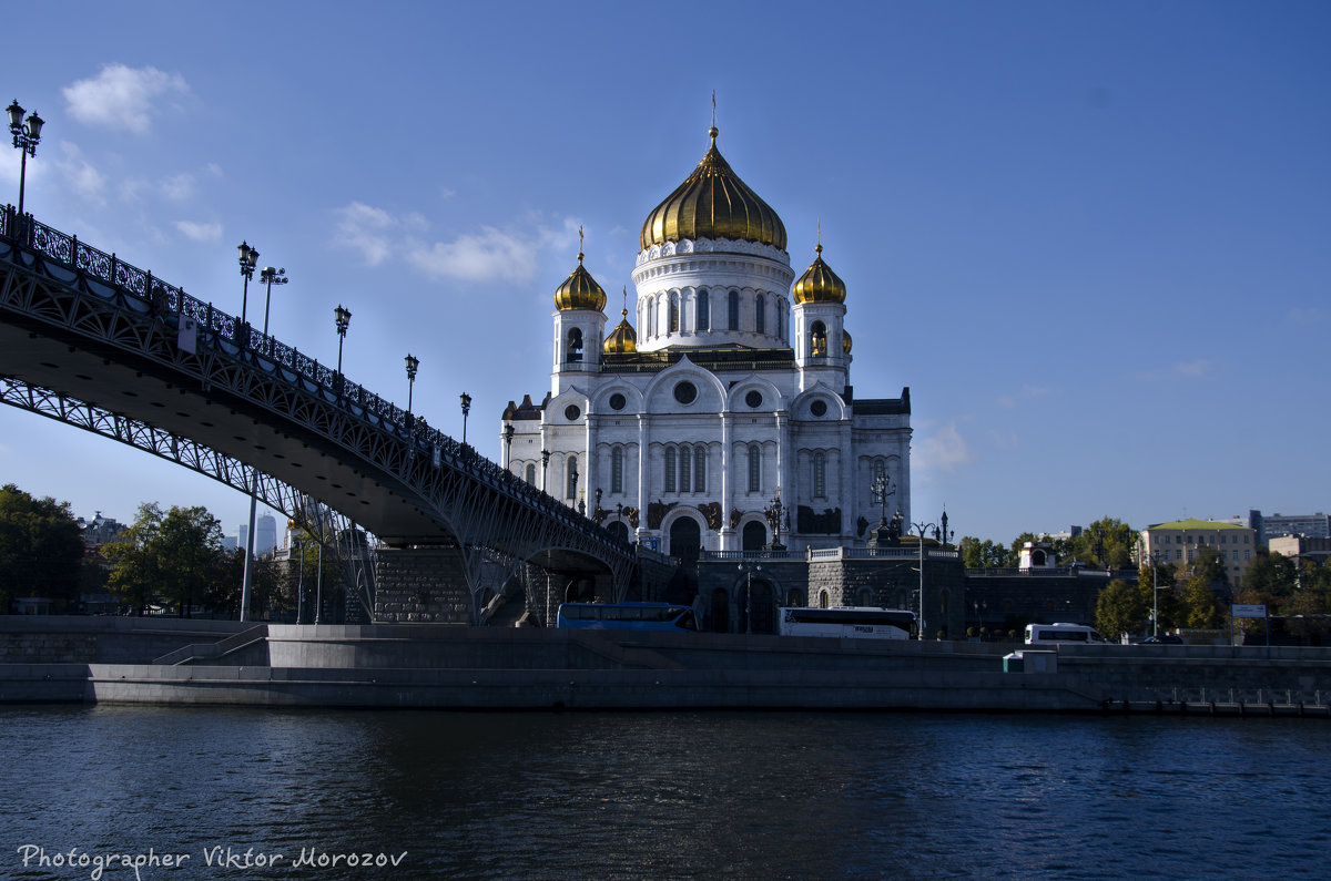 Храм Христа Спасителя, Патриарший мост - Виктор М