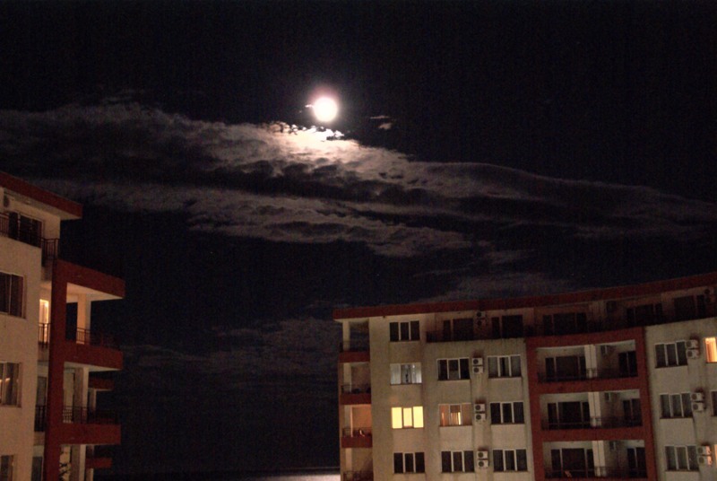 Луна над городом - Яков Реймер