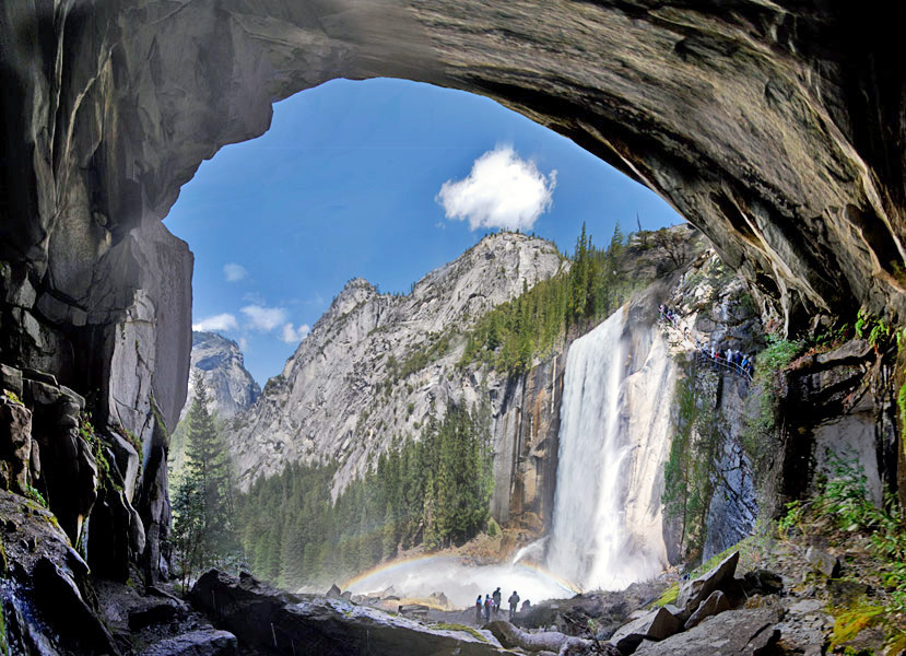 водопад Vernal Fall из под арки около него - viton 