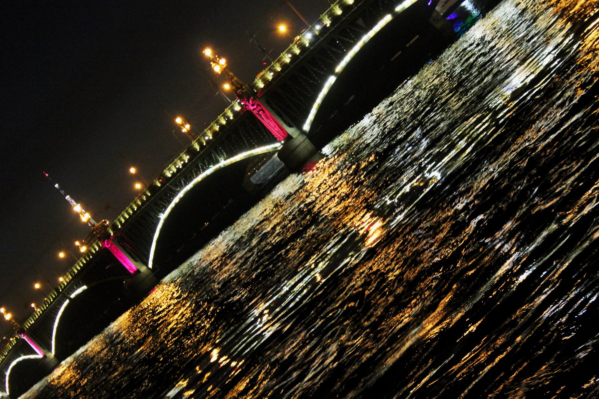 Мосты, ночь, водная гладь - Анастасия Лазарева