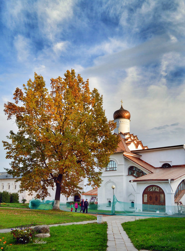 Храм Покрова Пресвятой Богородицы осень