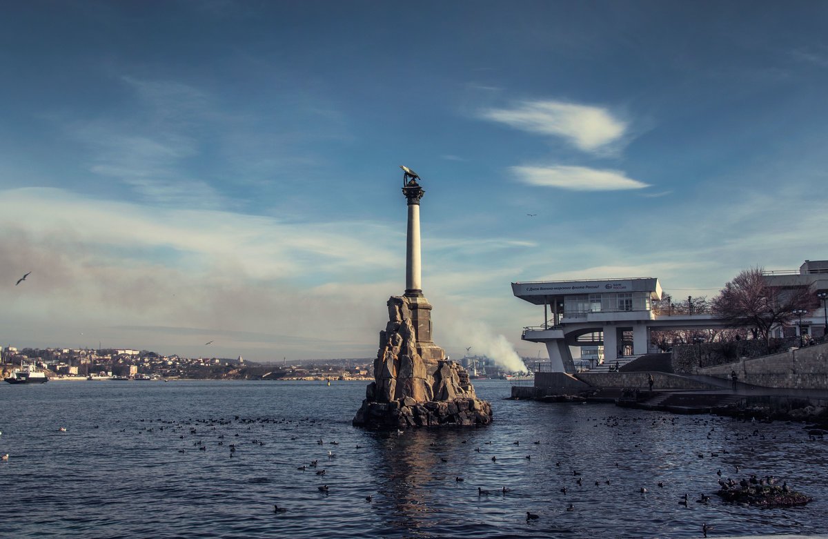 Памятник Затопленным кораблям - Виктор Фин
