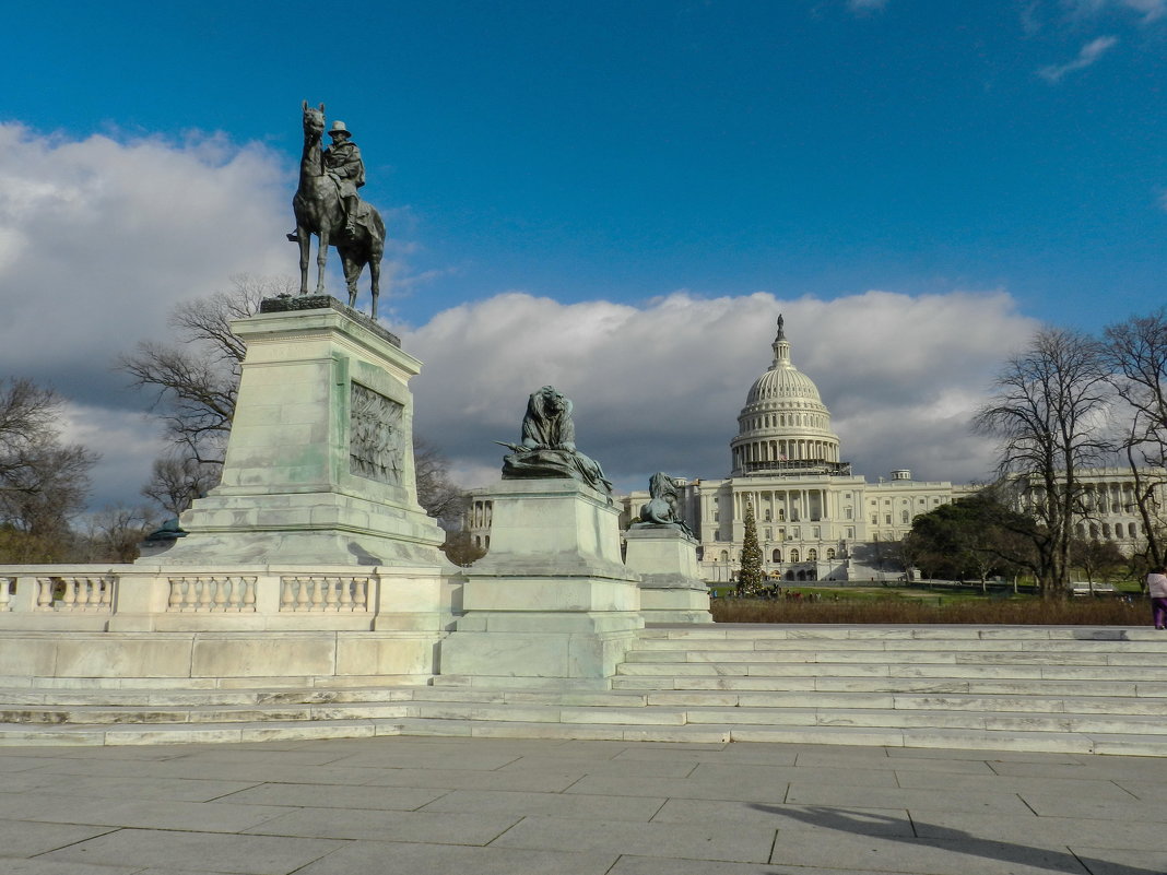 Памятник (рядом с Капитолием)  Джеймсу Гарфилду, двадцатому президенту США - Юрий Поляков