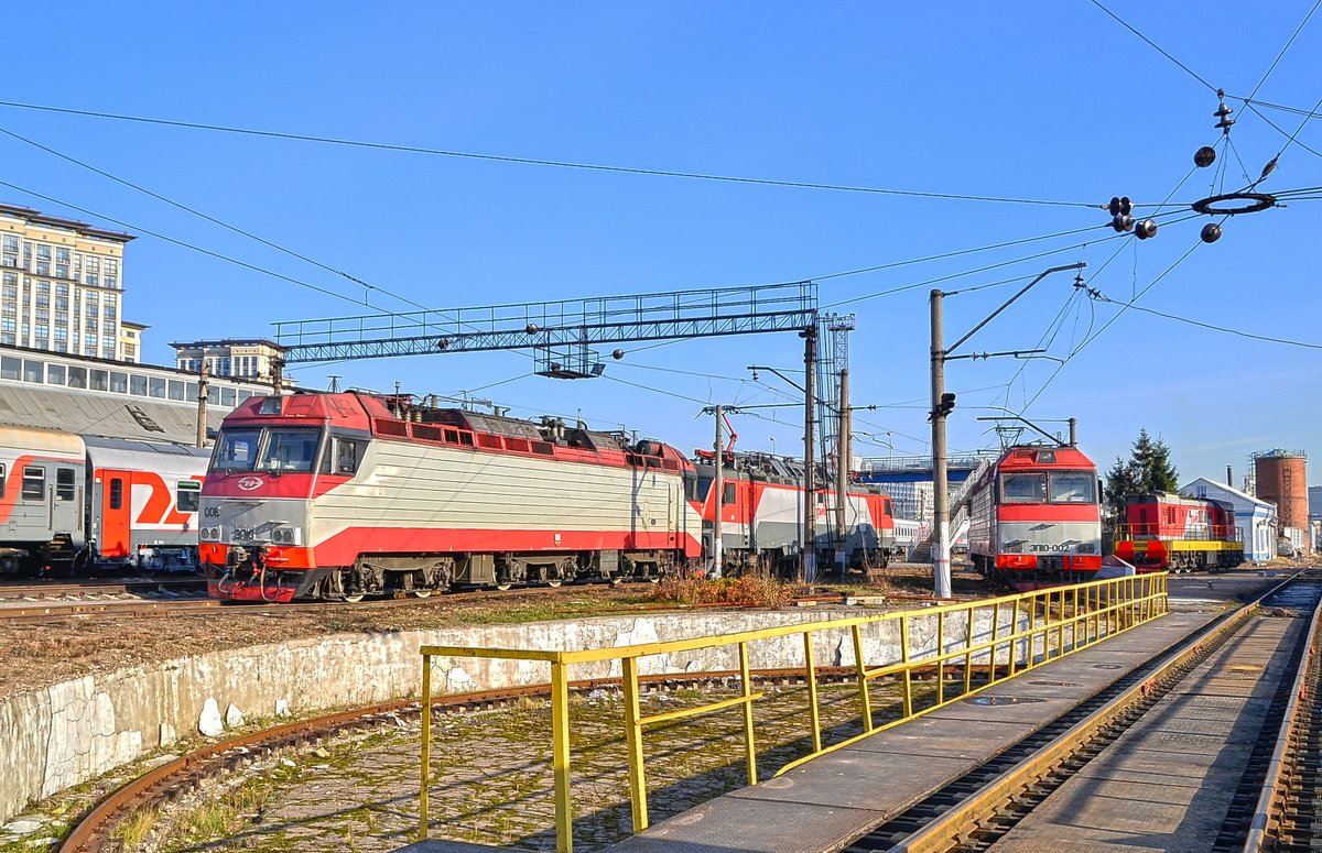 Электровозы ЭП10-002 и ЭП10-008 - Денис Змеев