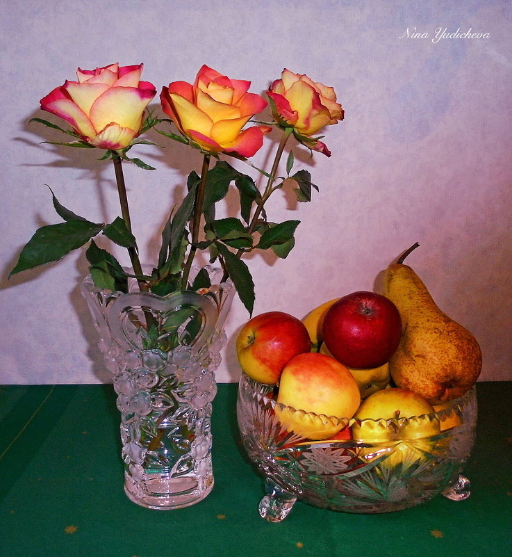 Розы и фрукты в вазах - Nina Yudicheva