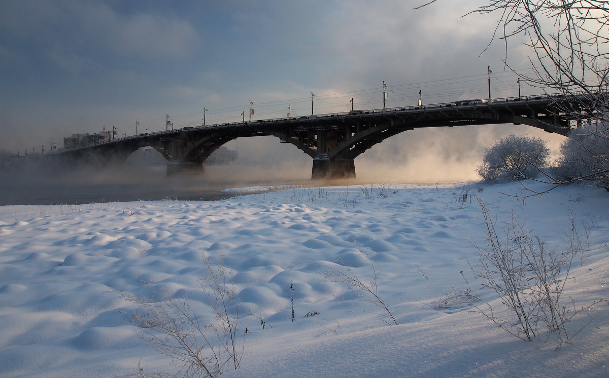 И снова мост на Ангаре в морозную погоду... - Александр Попов