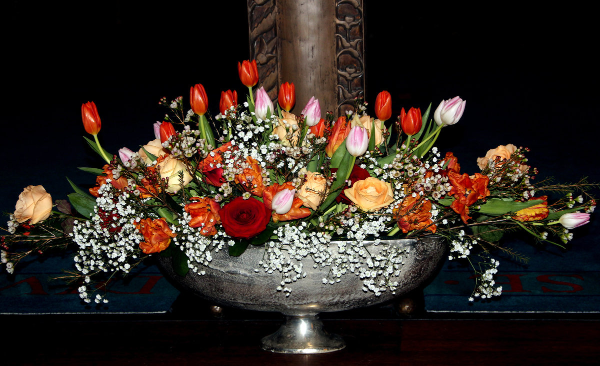 Цветы в соборе - Alexander Andronik