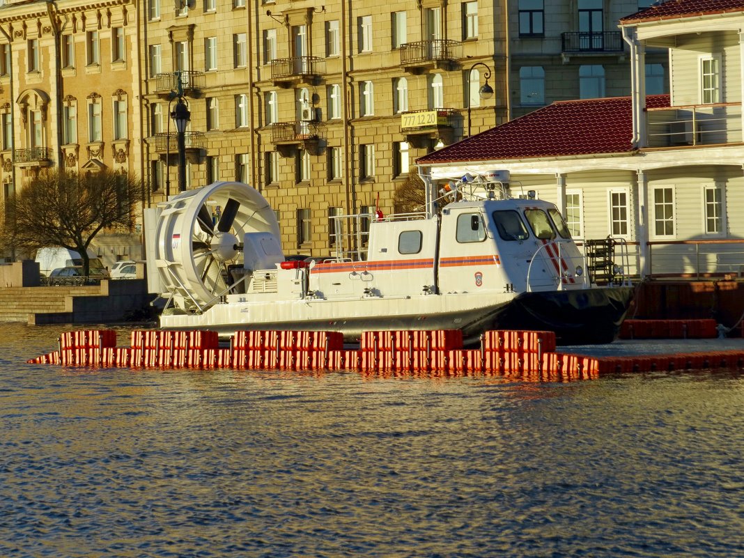 Судно на воздушной подушке - Вера Щукина