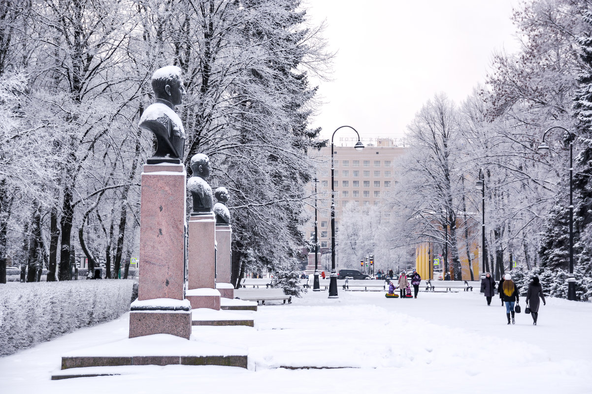 Московский парк Победы, Санкт-Петербург, аллея героев