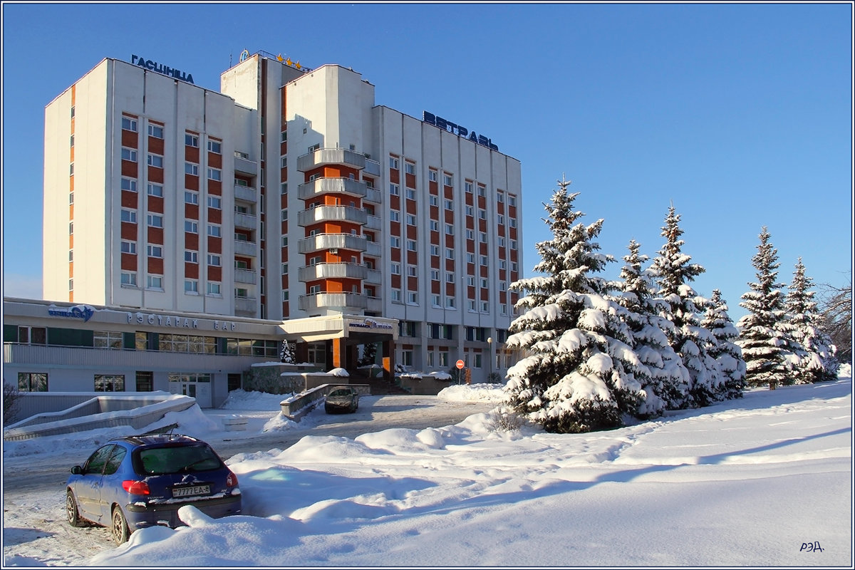 *** - Роланд Дубровский