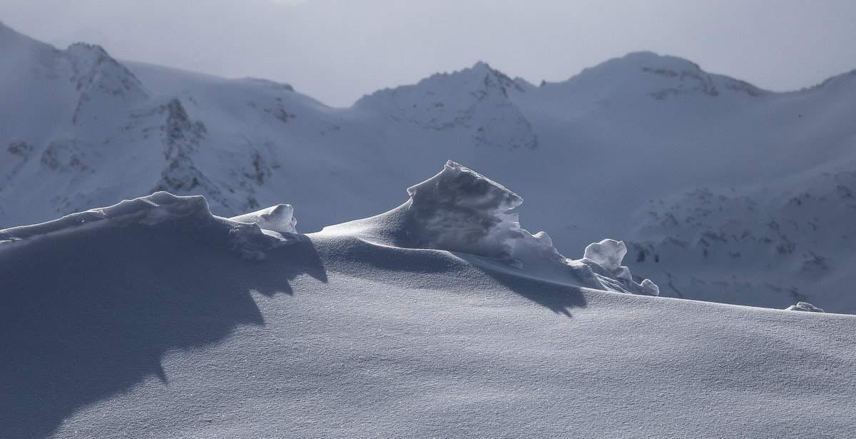 Мороз лепит из снега таинственных стражей Эльбруса - Zifa Dimitrieva