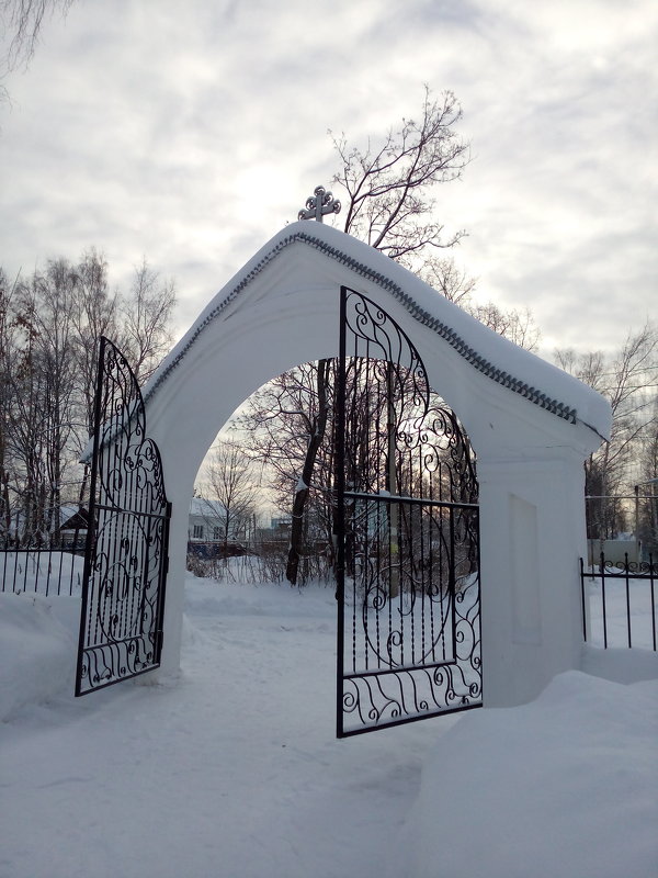Ворота храма. - Сергей 