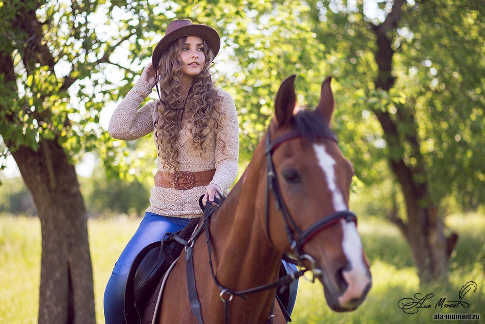девушка с лошадью - Алена (Творческий псевдоним А-ля Moment)