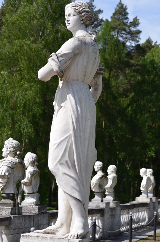 Памятник - Анна Сурина
