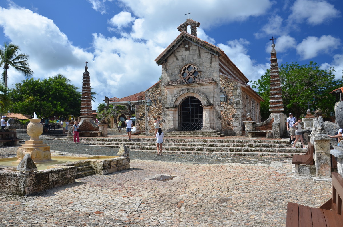 Церковь Альтос де Чавон в Доминикане - Сергей Лошкарёв