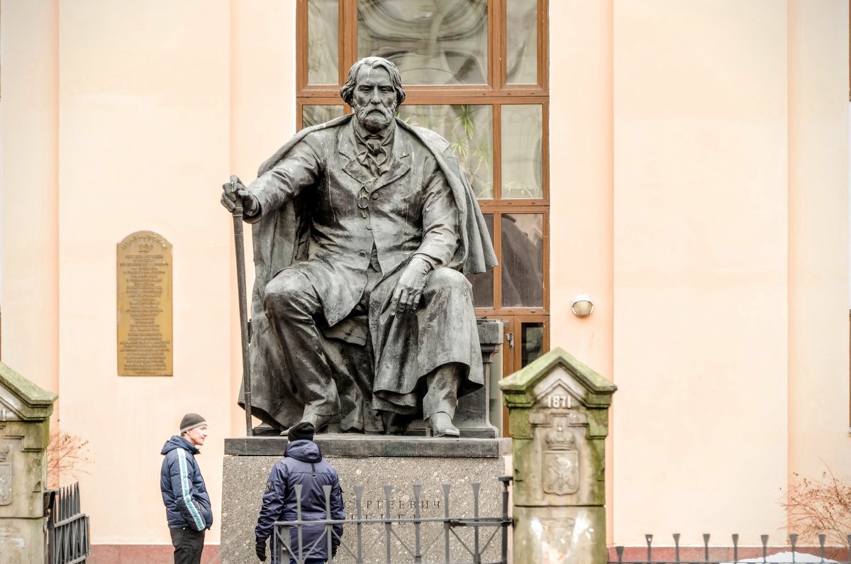 Памятник И.С.Тургеневу - Юрий Тихонов