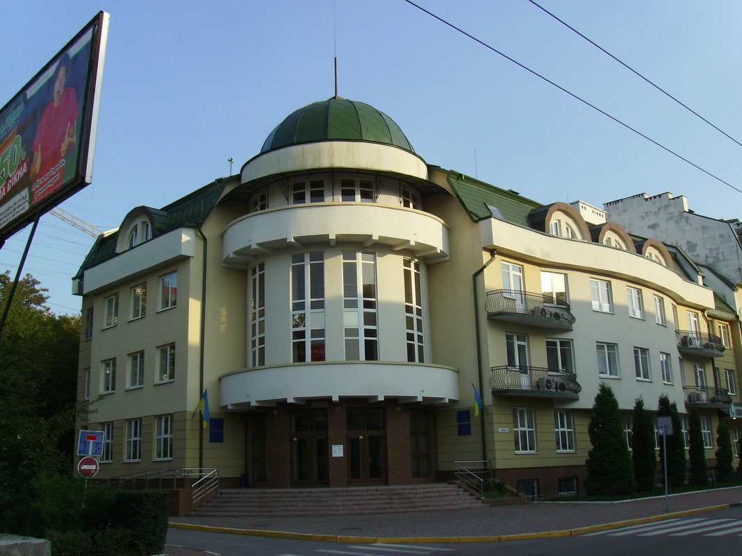 Административное  здание  в  Ивано - Франковске - Андрей  Васильевич Коляскин