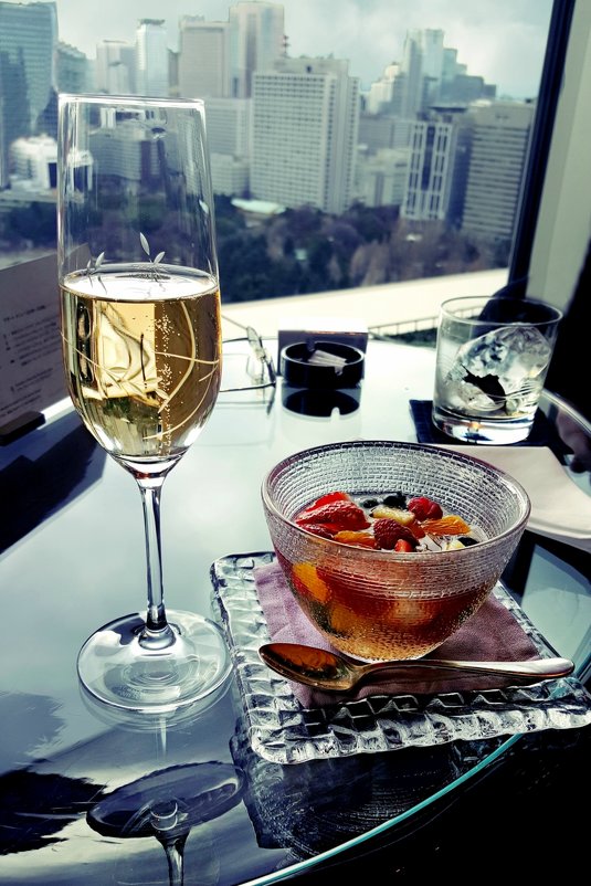 Шампанское с видом на Токио - Tatiana Belyatskaya