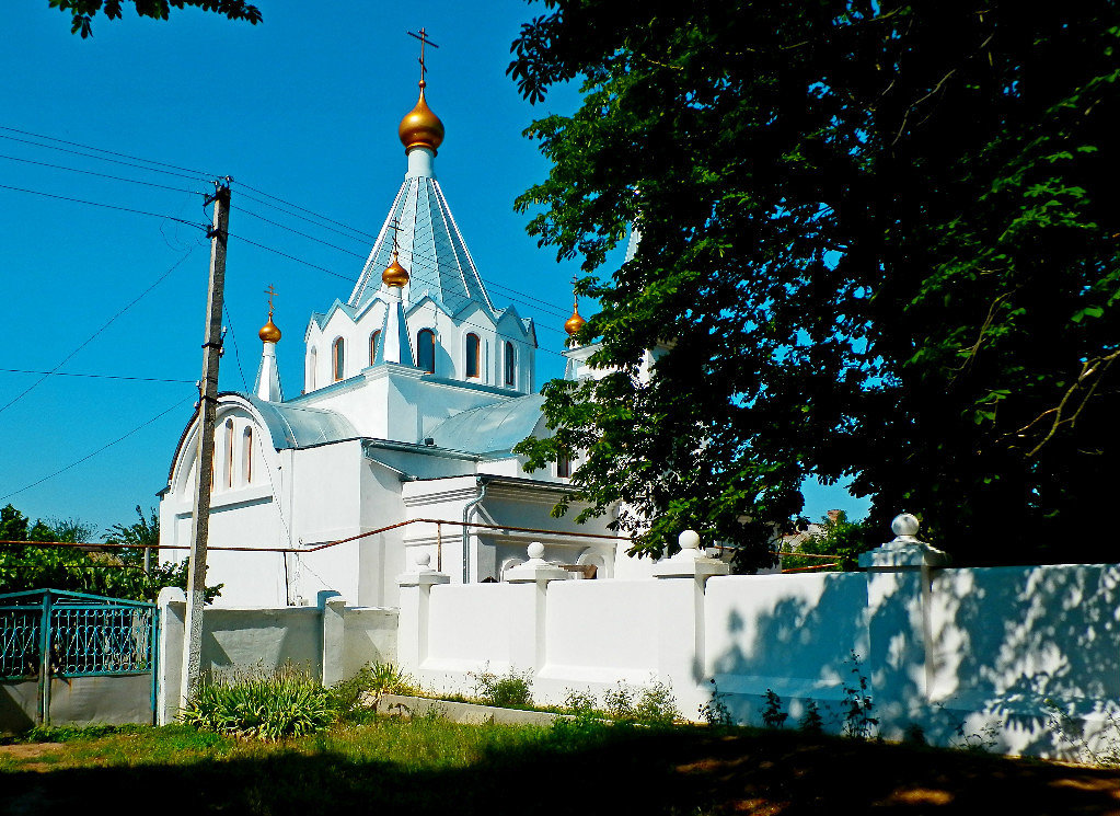 сельская церковь - Люша 