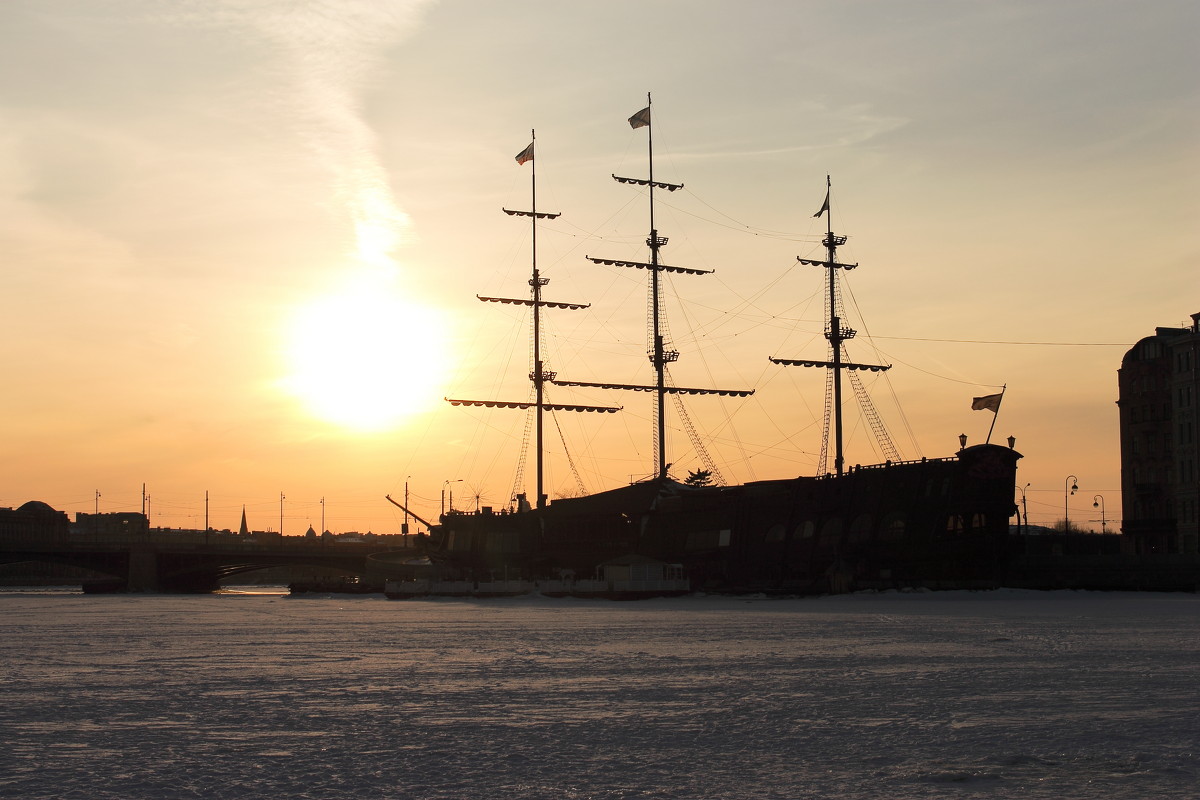 Одинокий корабль во льду - Станислав Соколов