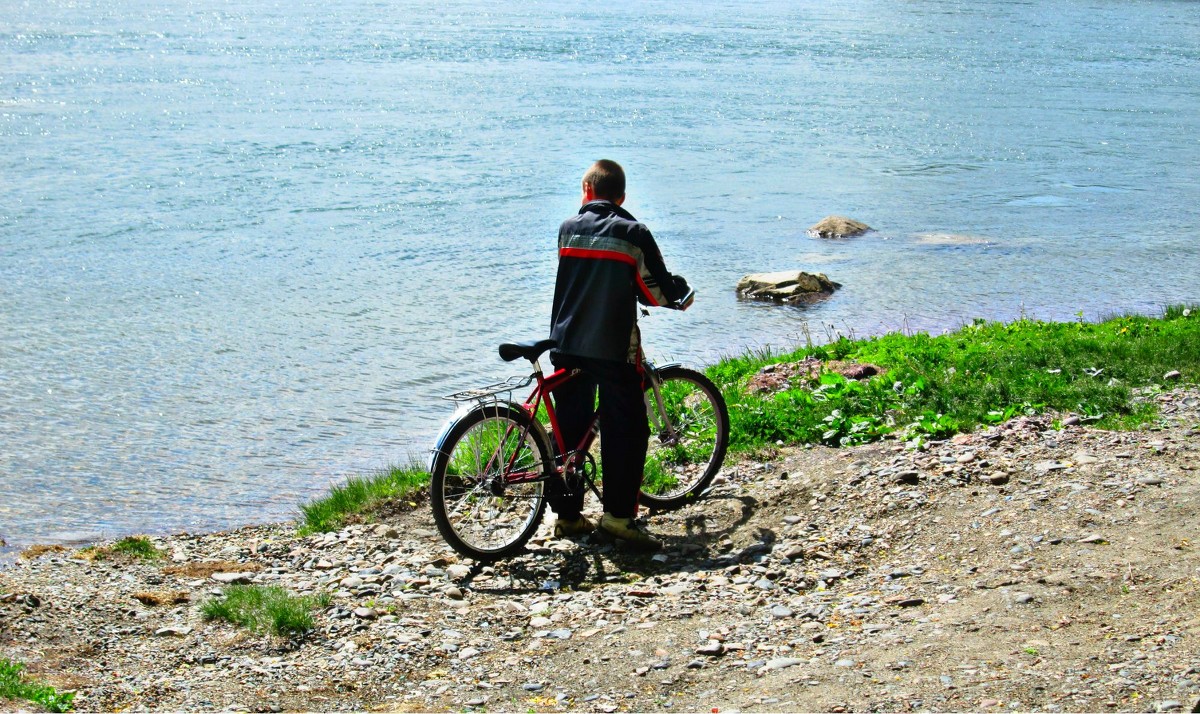 велосипед ..на берегу - Александра Добрынина