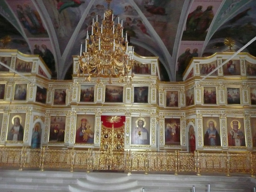 В одном из храмов Николо-Пешношского монастыря - Виктор 